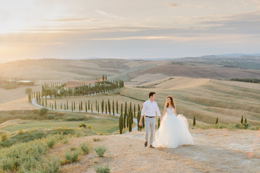 Italy Tuscany Prewedding Photoshoot at San Quirico d'Orcia  by Katie on OneThreeOneFour 28