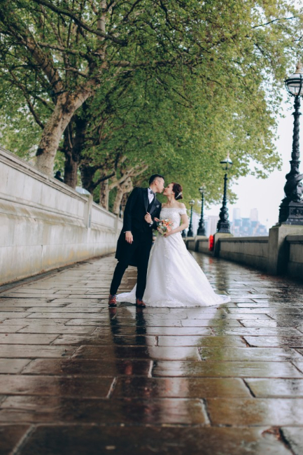 L&A: Whimsical Pre-wedding in London by Dom on OneThreeOneFour 12