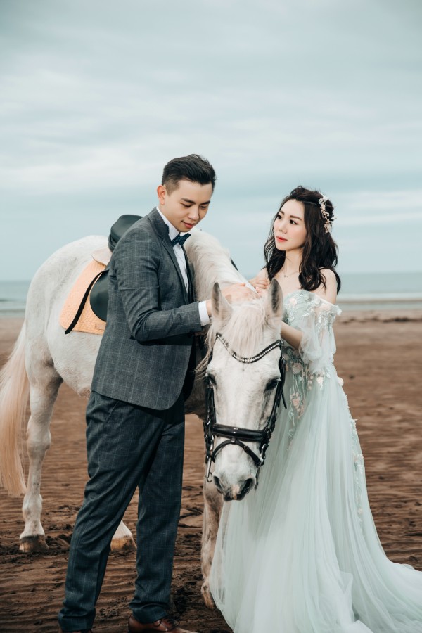 Taiwan Sha Lun Beach Autumn Prewedding Photoshoot by Doukou on OneThreeOneFour 21