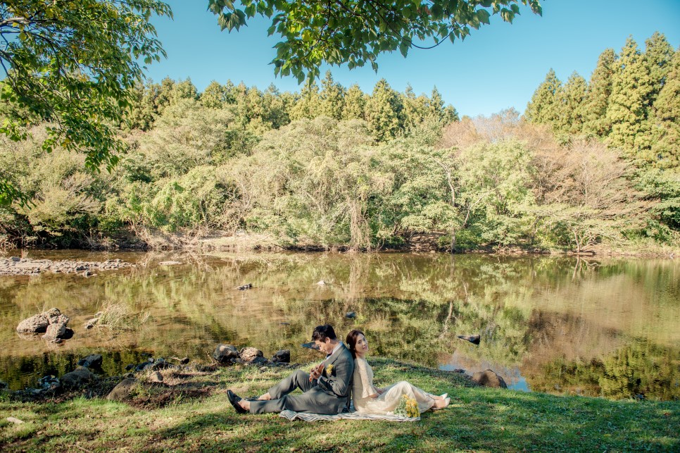 Korea Outdoor Pre-Wedding Photoshoot At Jeju Island with Silvergrass by Geunjoo on OneThreeOneFour 9