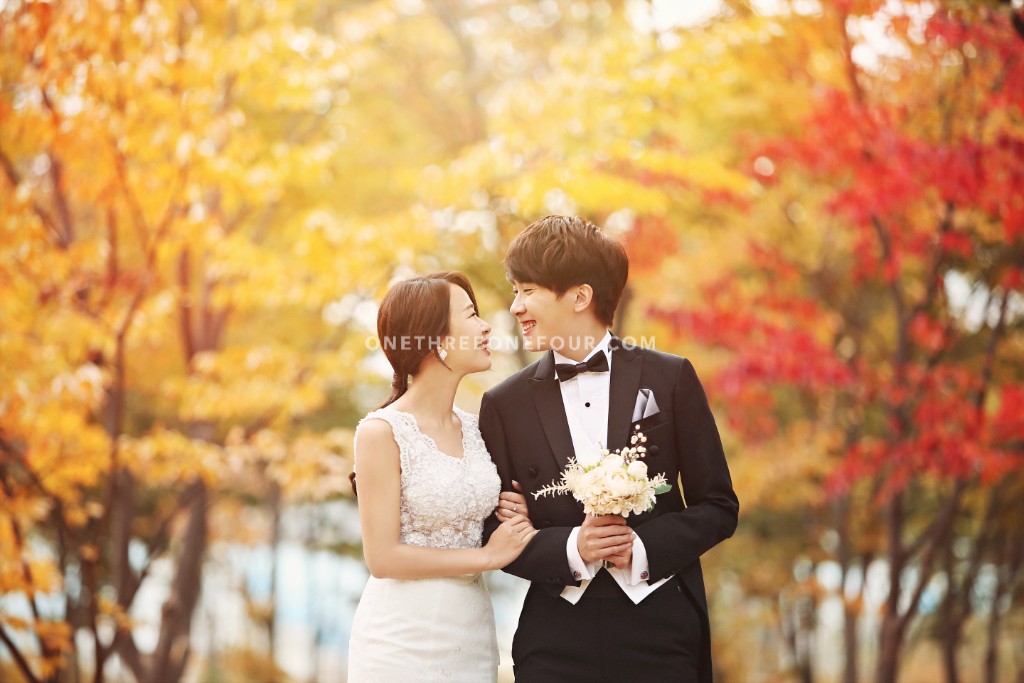 Studio Bong Korea Autumn Outdoor Pre-Wedding Photography - Past Clients by Bong Studio on OneThreeOneFour 4