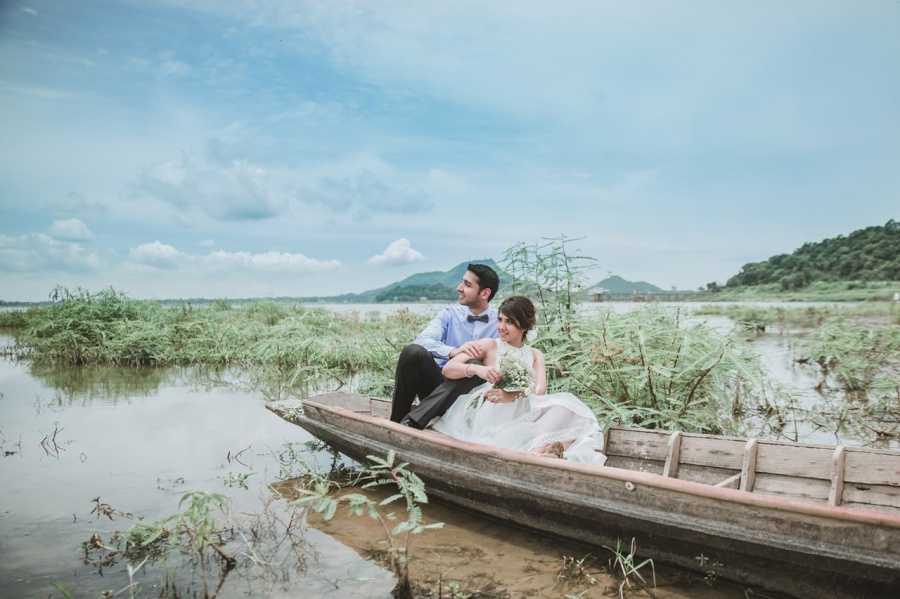 Thailand Bangkok Pre-Wedding Photoshoot At Cornfield And Swamp  by Por  on OneThreeOneFour 14