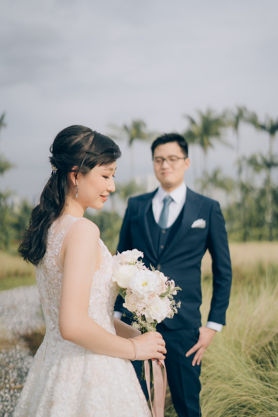 Singapore Casual And Pre-Wedding Photoshoot At Jurong Lake Gardens  by Sheereen on OneThreeOneFour 4