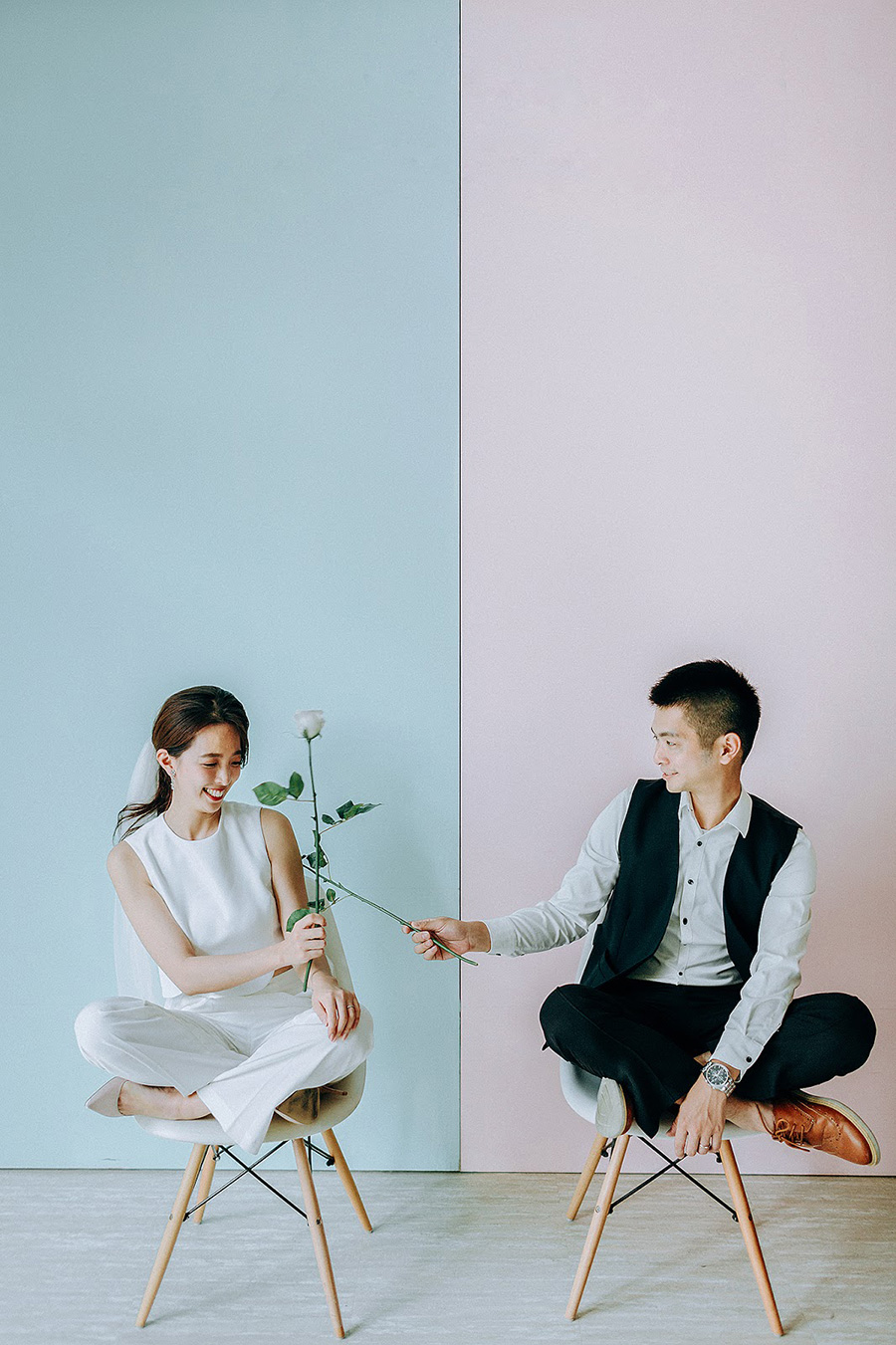 Chic Taiwan Pre-Wedding Photoshoot In Indoor Studio  by Andy  on OneThreeOneFour 11