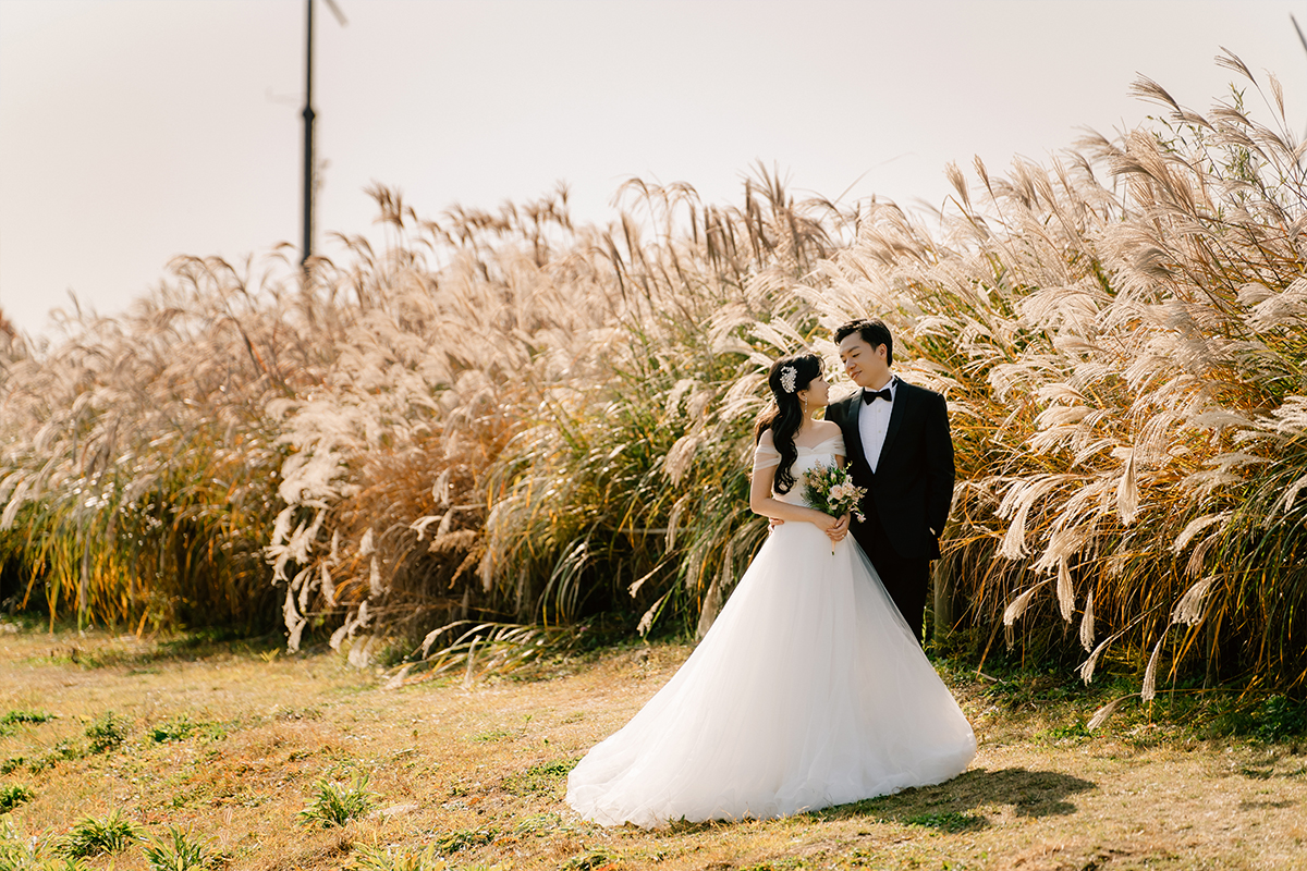Korea Seoul Autumn Pre-Wedding Photoshoot with Silvergrass at Hanuel Park & Seonyudo Park by Jungyeol on OneThreeOneFour 4