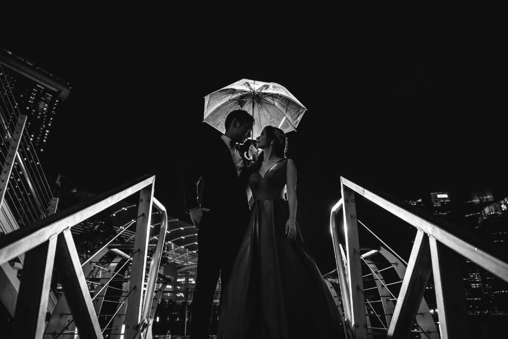 Singapore Pre-Wedding Photography - Japanese Couple Pre-Wedding Night Photoshoot at MBS by Cheng on OneThreeOneFour 25