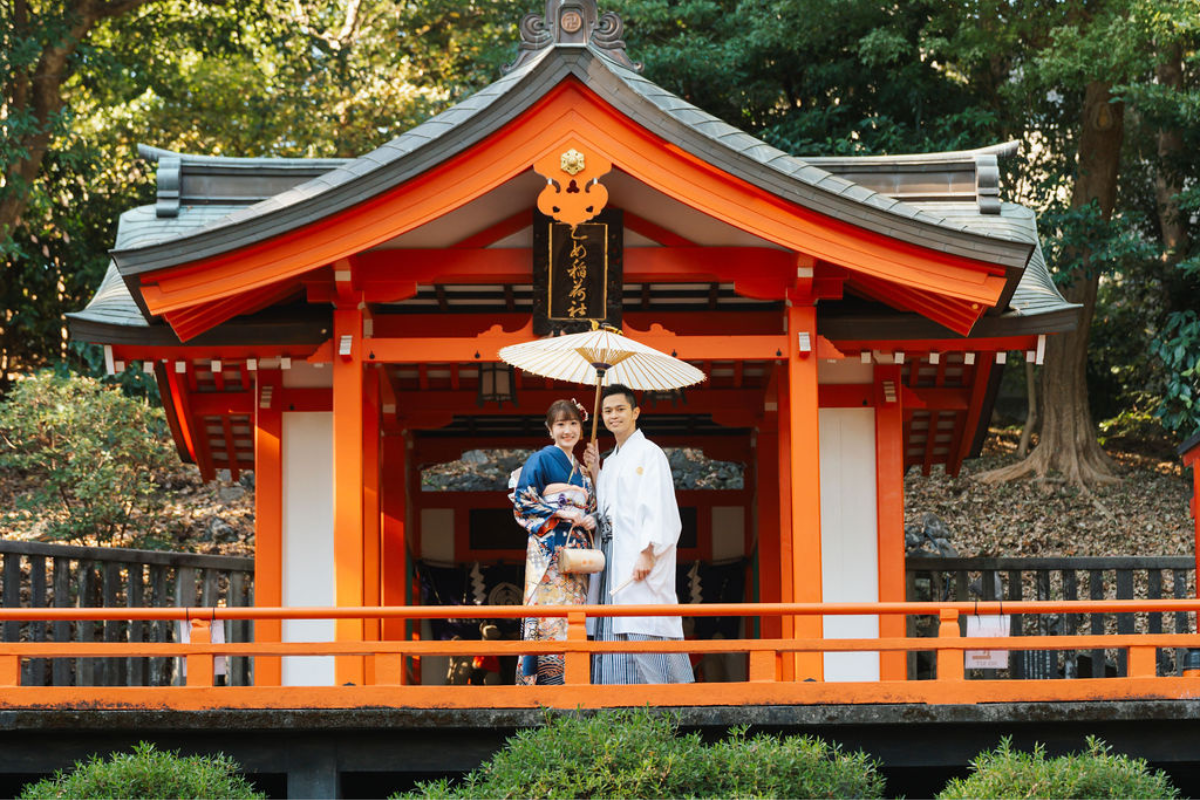 新加坡夫妻在根津神社、忠霊塔和河口湖舉行秋季和服婚紗拍攝，背景是富士山 by Cui Cui on OneThreeOneFour 0