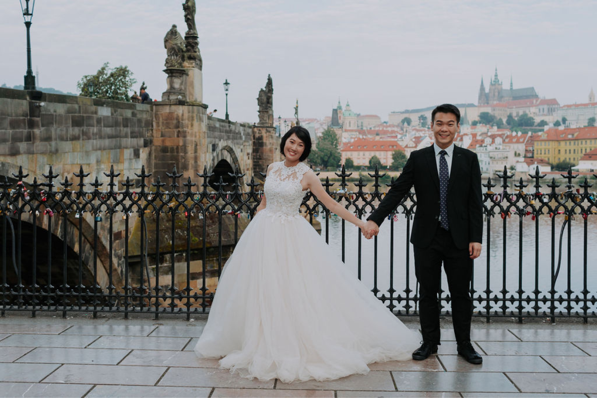 Prague prewedding photoshoot at Old Town Square and Charles Bridge, Vojanovy Gardens by Nika on OneThreeOneFour 11