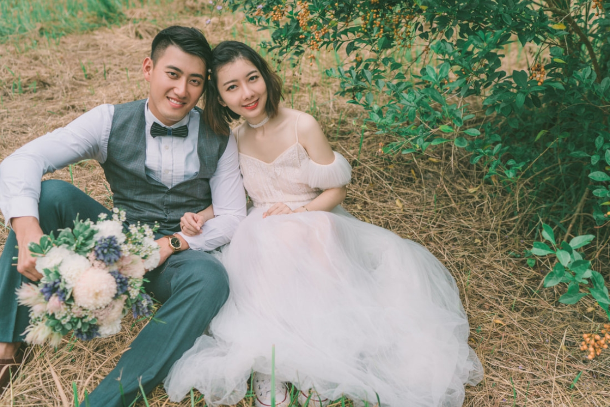 Taiwan Pre-Wedding Photoshoot Abandoned Estate Blue House Gardens by  on OneThreeOneFour 28