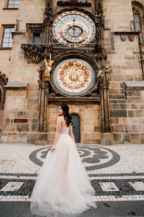 J&J: Prague Pre-wedding Photoshoot by Nika on OneThreeOneFour 0