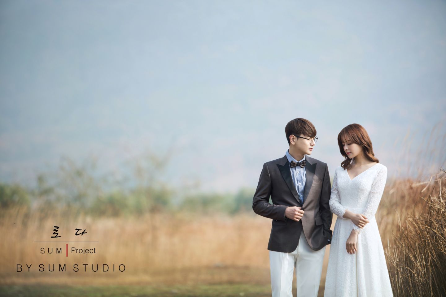 Korea Wedding Outdoor Photography in Autumn with Mapletrees (NEW) by SUM Studio on OneThreeOneFour 10