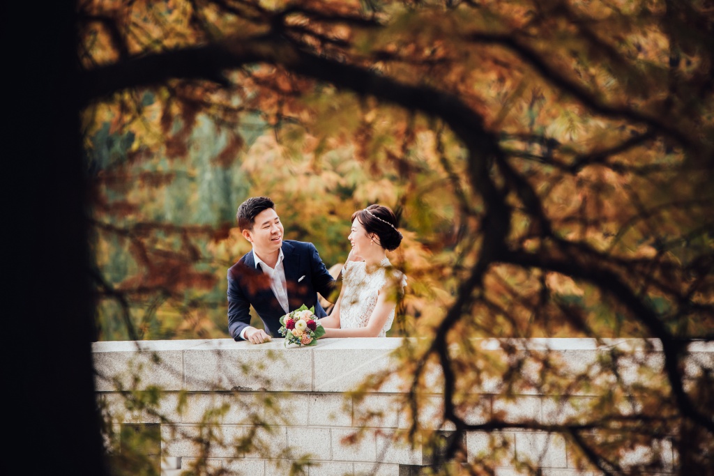 Korea Outdoor Pre-Wedding Photoshoot At Olympic Park During Autumn by Jongjin on OneThreeOneFour 21