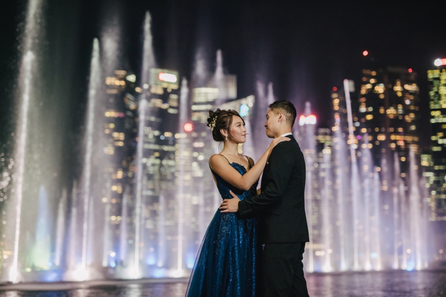Singapore Pre-Wedding Photoshoot At Gardens By The Bay - Cloud Forest And Night Shoot At Marina Bay Sands by Cheng on OneThreeOneFour 17