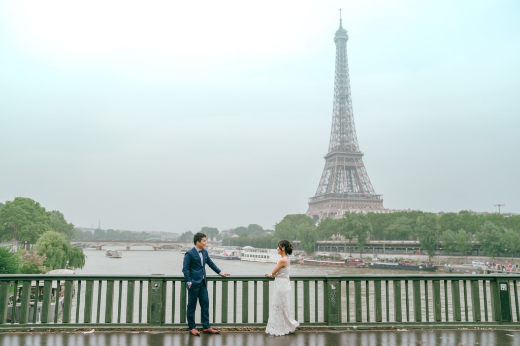Paris Pre-wedding Photos At Chateau de Sceaux, Eiffel Tower, Louvre Night Shoot by Son on OneThreeOneFour 17