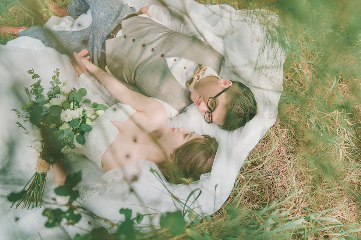 Taiwan Pre-Wedding Photoshoot Local Neighbourhood Street Garden Beach by  on OneThreeOneFour 18