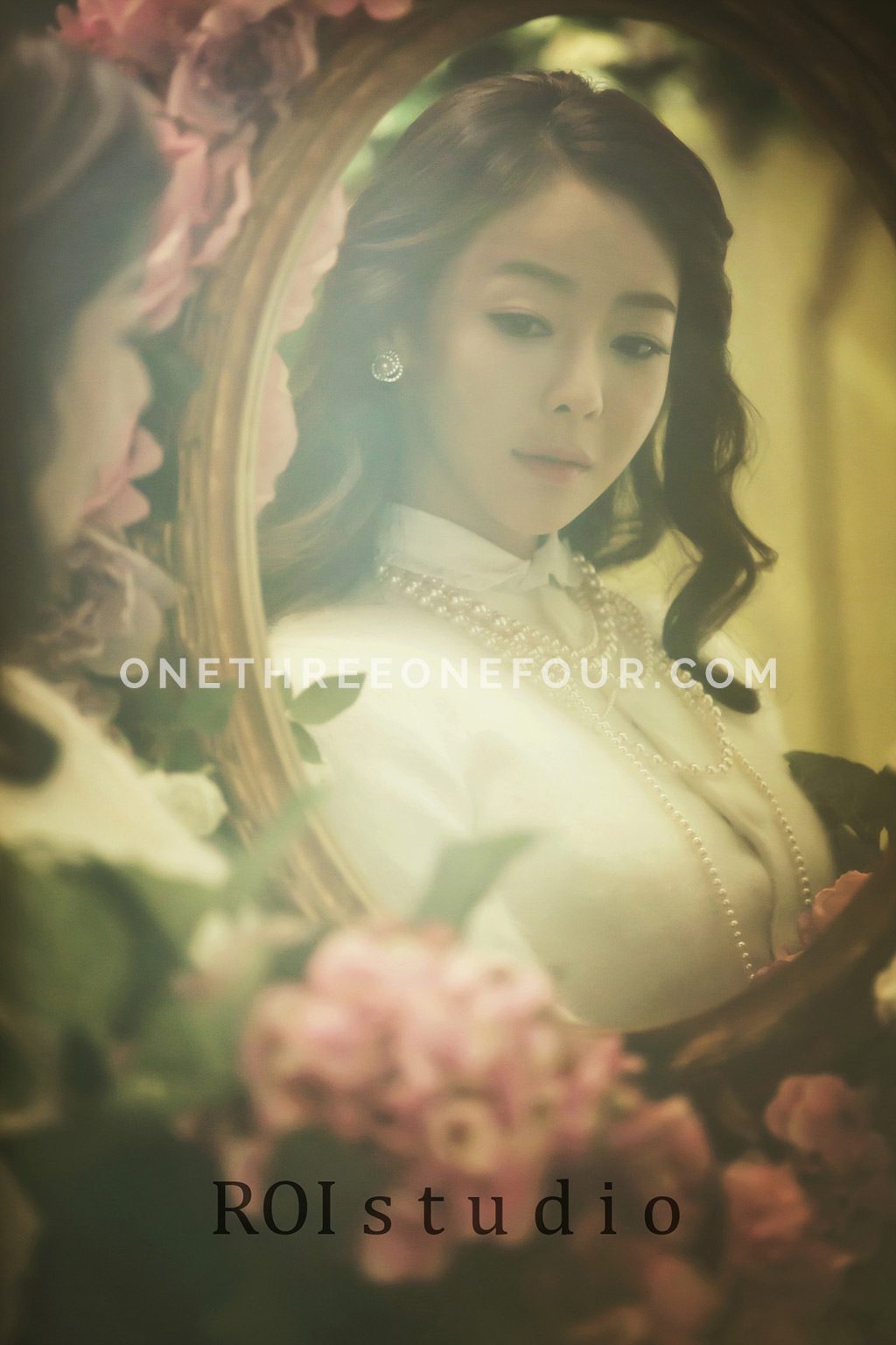 Korean Wedding Studio Photography: Floral Set by Roi Studio on OneThreeOneFour 9
