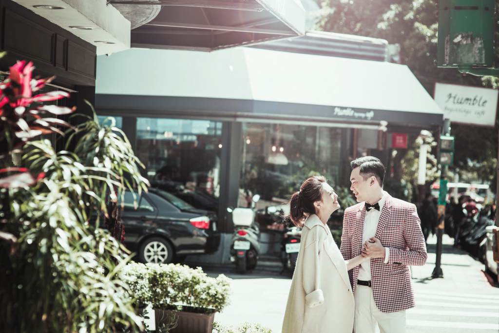 Taiwan Pre-Wedding Photography Package: Photoshoot At Cafe Streets And Coastal Beach  by Doukou on OneThreeOneFour 3