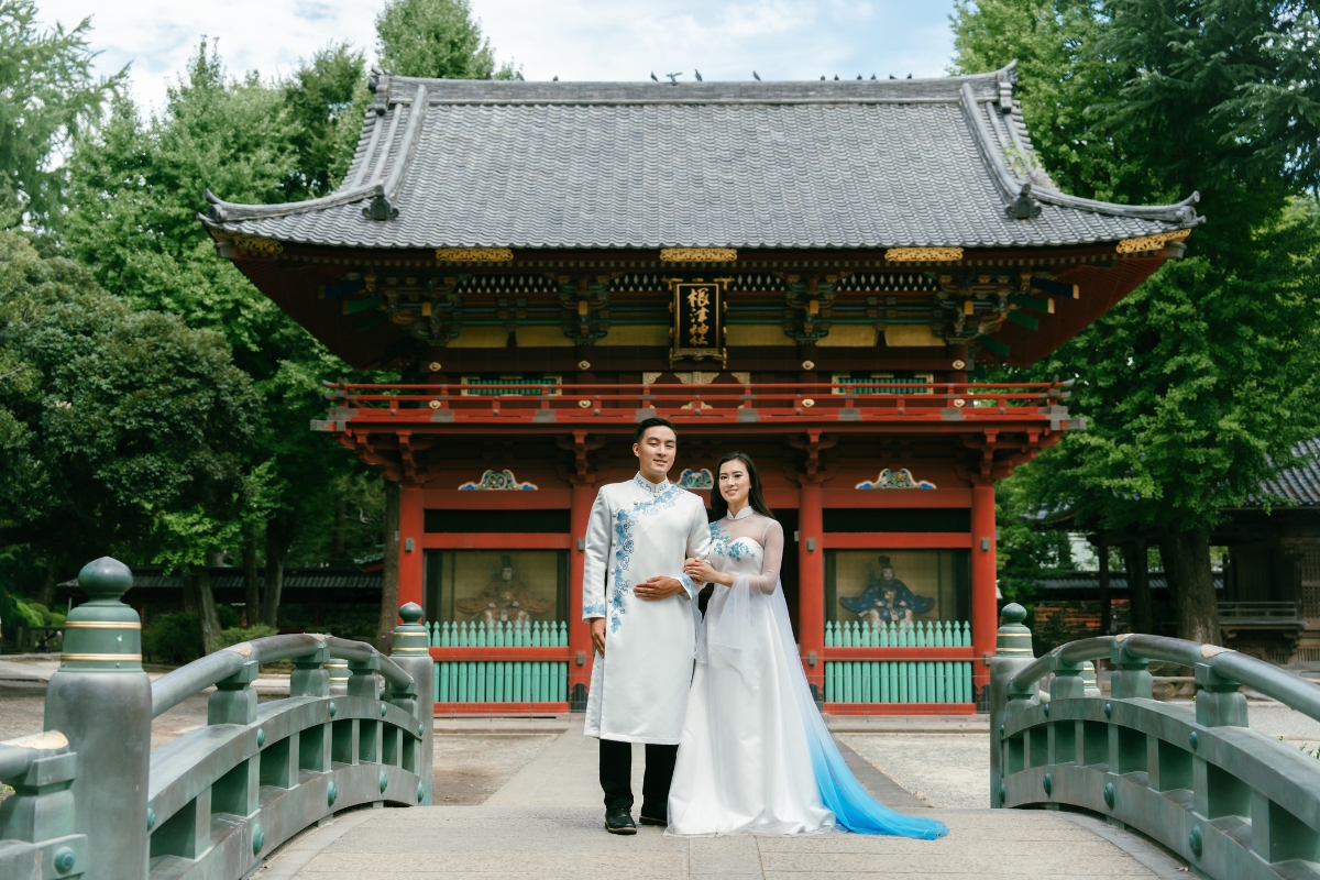 Tokyo Pre-Wedding Photoshoot with Nezu Shrine, Daikanzan Observation Deck, Lake Ashi, and Hakone Shrine by Dahe on OneThreeOneFour 7