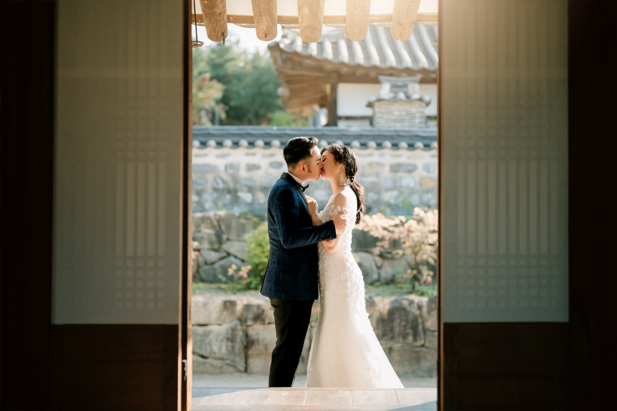 Yellow Gingko Autumn Pre-Wedding in Korea - Seoul Forest, Namsamgol Hanok Village & Samcheong-dong Cafe Street by Jungyeol on OneThreeOneFour 17