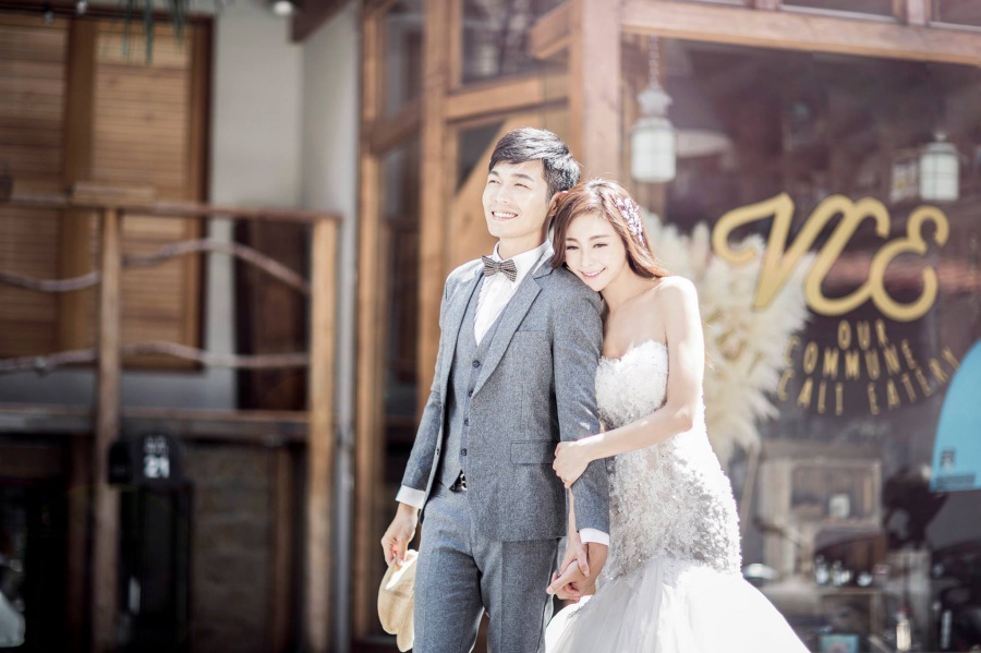 Taiwan Classy Pre-Wedding Photoshoot With Cafe Theme And Night Shoot  by Doukou  on OneThreeOneFour 6
