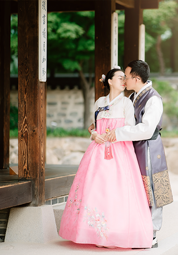 J&T: Namsangol Hanok Village hanbok pre-weddding photoshoot