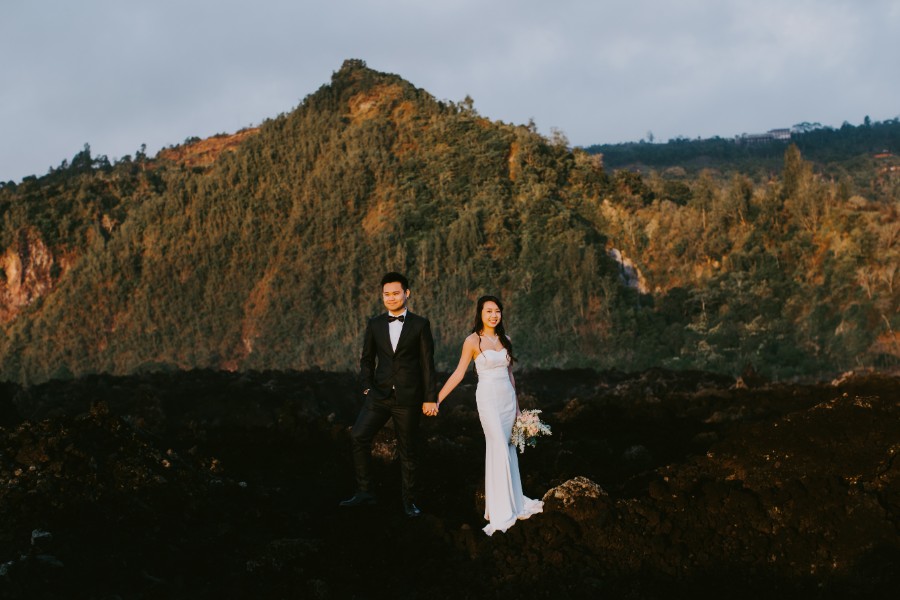 Mount Batur Prewedding Photoshoot in Bali by Cahya on OneThreeOneFour 7