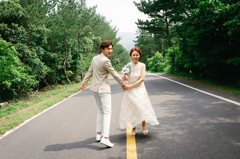 Korea Outdoor Pre-Wedding Photoshoot At Jeju Island with Buckwheat Flowers  by Gamsung   on OneThreeOneFour 7