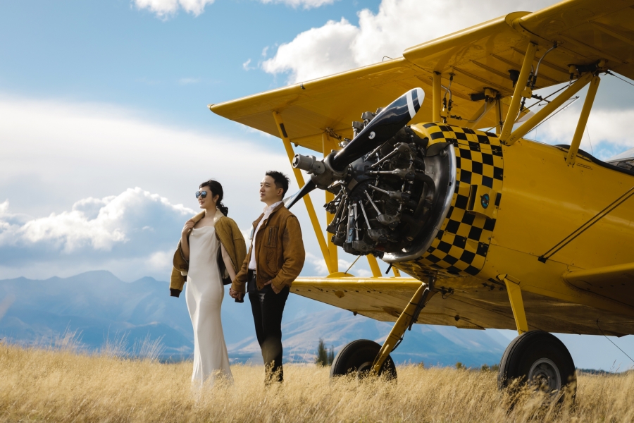 Autumn Adventure: Terry & Maggie's Unique Pre-Wedding Shoot in New Zealand with a Yellow Biplane by Fei on OneThreeOneFour 11