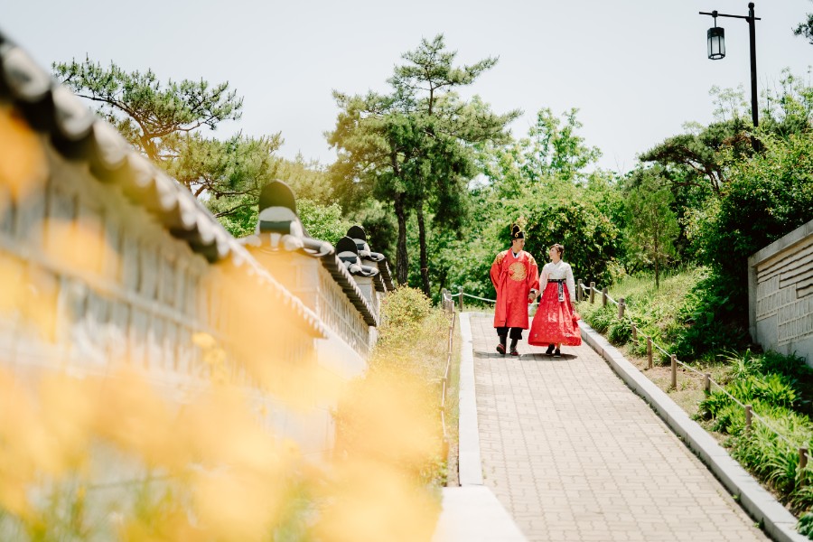 J&E: Traditional handbok photoshoot in Seoul, at Namsangol Hanok Village by Jungyeol on OneThreeOneFour 23