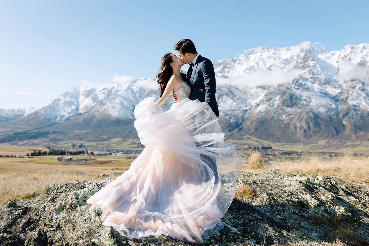 Dreamy Winter Pre-Wedding Photoshoot with Snow Mountains and Glaciers by Fei on OneThreeOneFour 4
