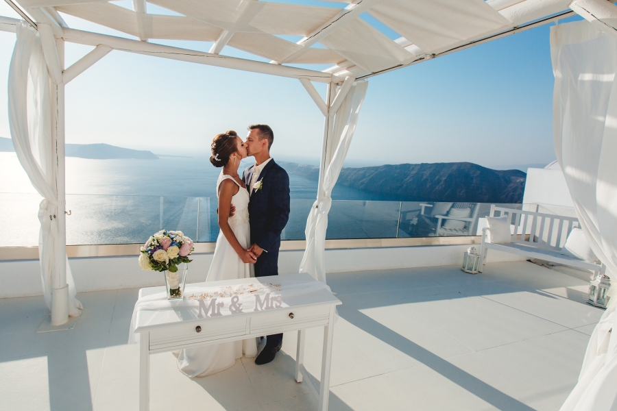 Santorini Pre-Wedding Photoshoot At Oia Blue Dome Church by Nabi on OneThreeOneFour 15
