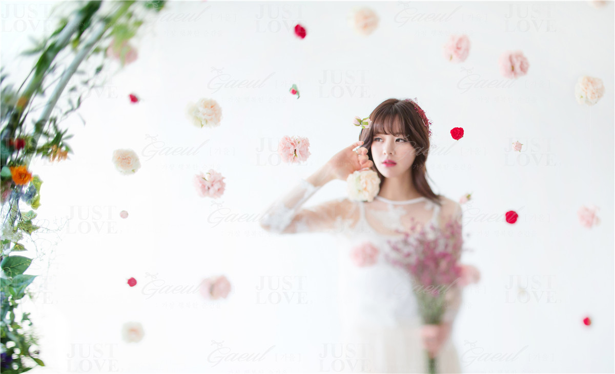 Korean Studio Pre-Wedding Photography: Chic & Fun by Gaeul Studio on OneThreeOneFour 1
