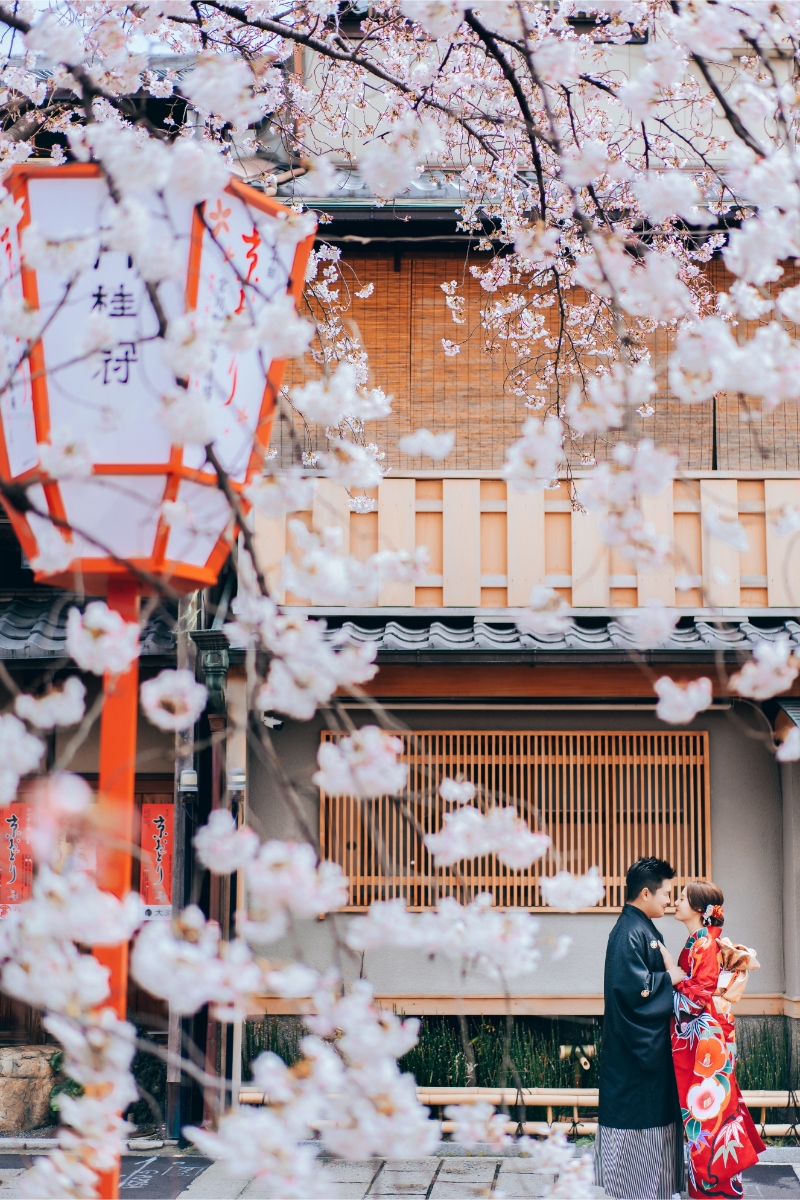 穿著日本傳統和服在日本京都櫻花季的婚紗拍攝 by Kinosaki on OneThreeOneFour 8
