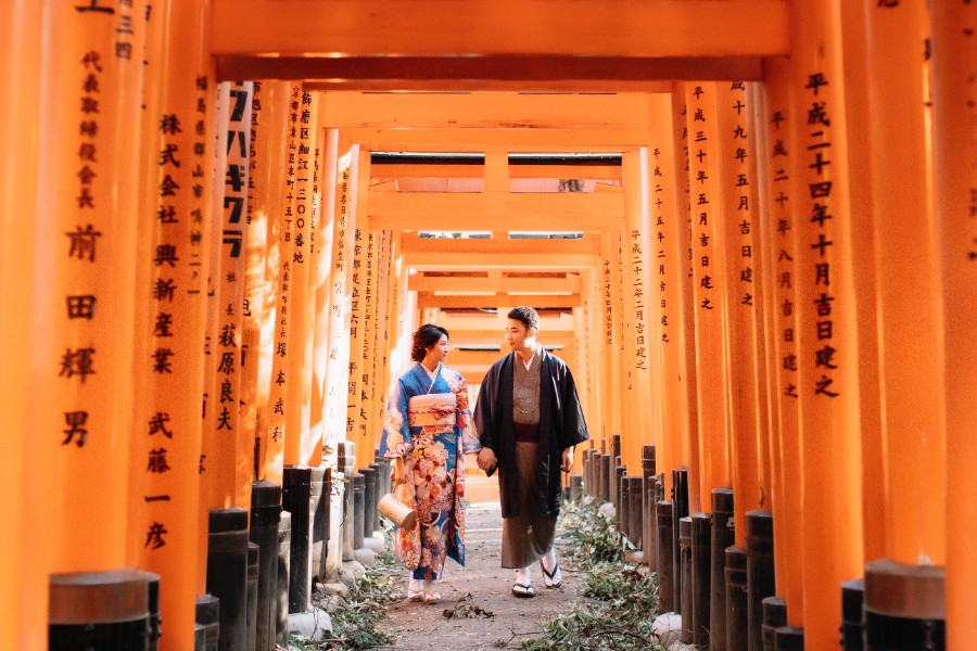 Japan Kyoto Pre-Wedding Photoshoot At Nara Deer Park, Fushimi Inari Shrine, Osaka Castle, Shinsekai and Shinsaibashi by Kinosaki  on OneThreeOneFour 11