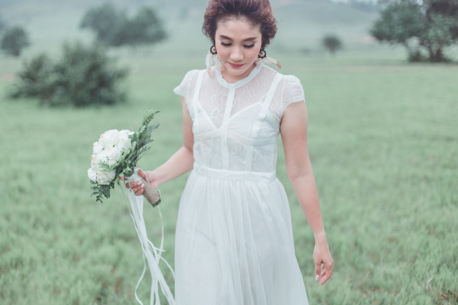 Thailand Bangkok Pre-Wedding Photoshoot At Lush Grass Fields  by Por  on OneThreeOneFour 8