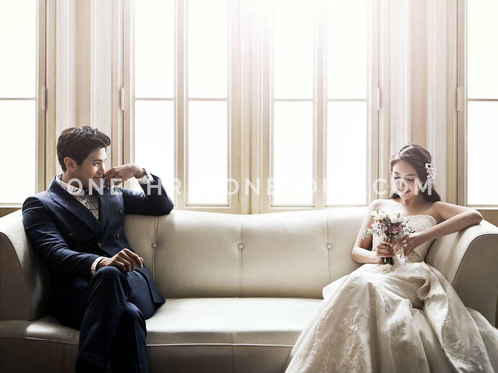 White | Korean Pre-wedding Photography by Pium Studio on OneThreeOneFour 0