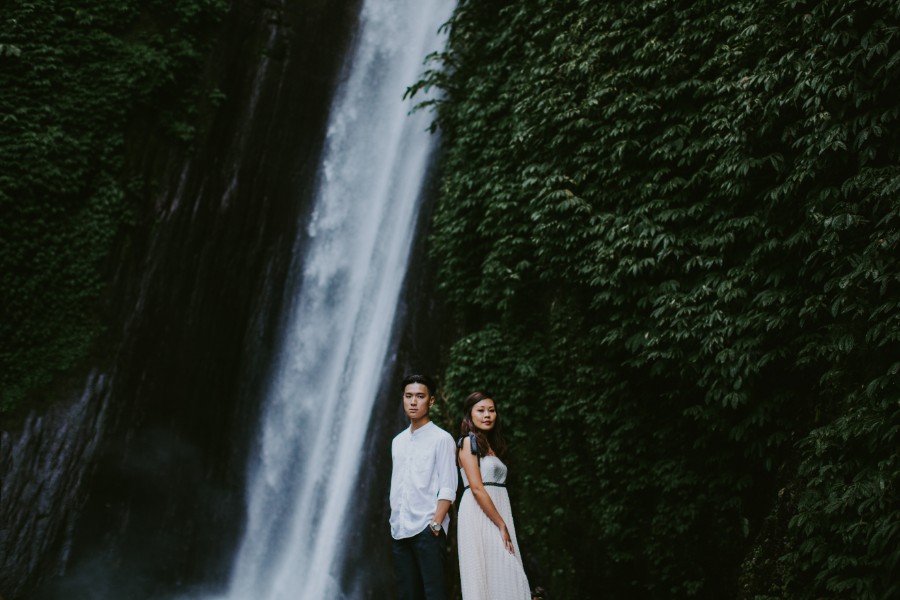 Lake Tamblingan Prewedding Photoshoot in Bali by Cahya on OneThreeOneFour 9