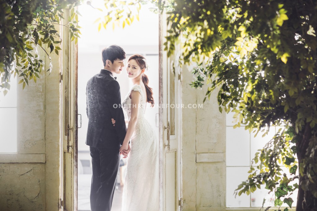 Korean Studio Pre-Wedding Photography: 2017 ePhoto Essay Studio Collection by ePhoto Essay Studio on OneThreeOneFour 32