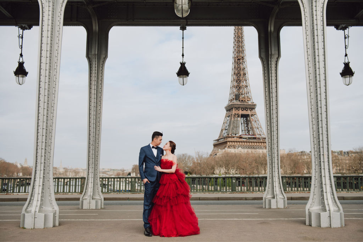Paris prewedding photoshoot at Avenue De Camoens, Lourve Museum, Bir Hakeim Bridge And Parisian Cafe by Arnel on OneThreeOneFour 23