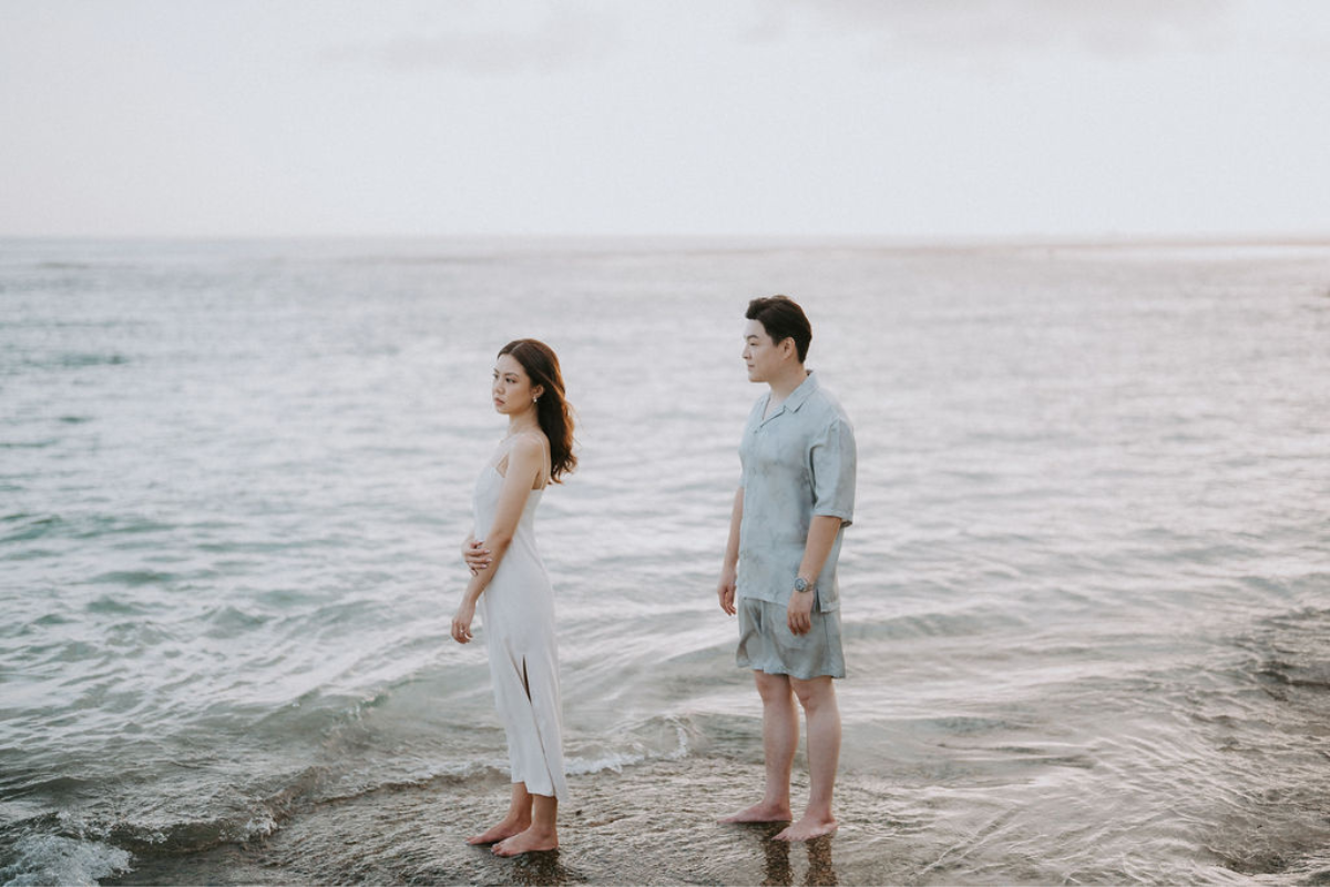 巴厘岛巴都尔火山熔岩地、布兰辛加瀑布、双峭谷和梅拉斯蒂海滩的婚前摄影拍摄  by Cahya on OneThreeOneFour 38