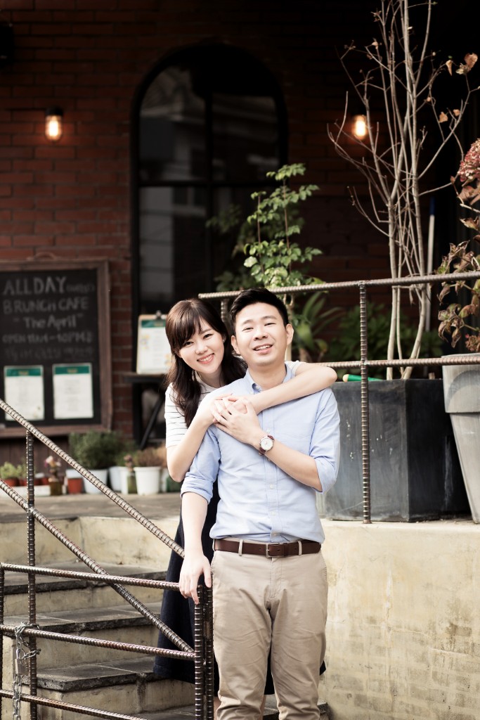 Korea Casual Couple Photoshoot At Haneul Sky Park And Yeonam-dong Cafe Street by Junghoon on OneThreeOneFour 13