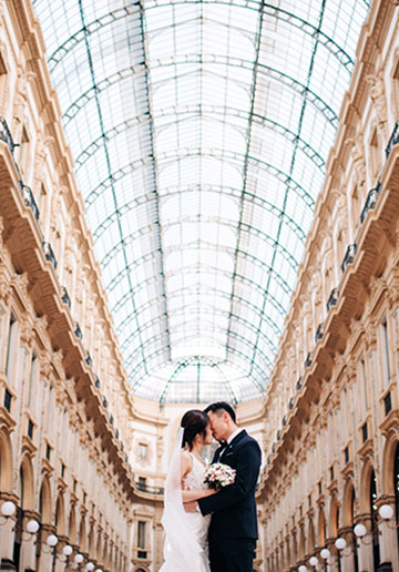 A&L: Romantic pre-wedding in Milan at Duomo Di Milano and Galleria