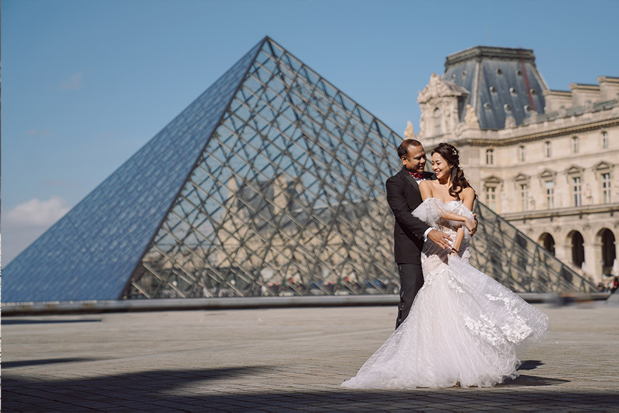 Paris Pre-Wedding Photoshoot with Eiﬀel Tower, Louvre Museum & Arc de Triomphe by Vin on OneThreeOneFour 20