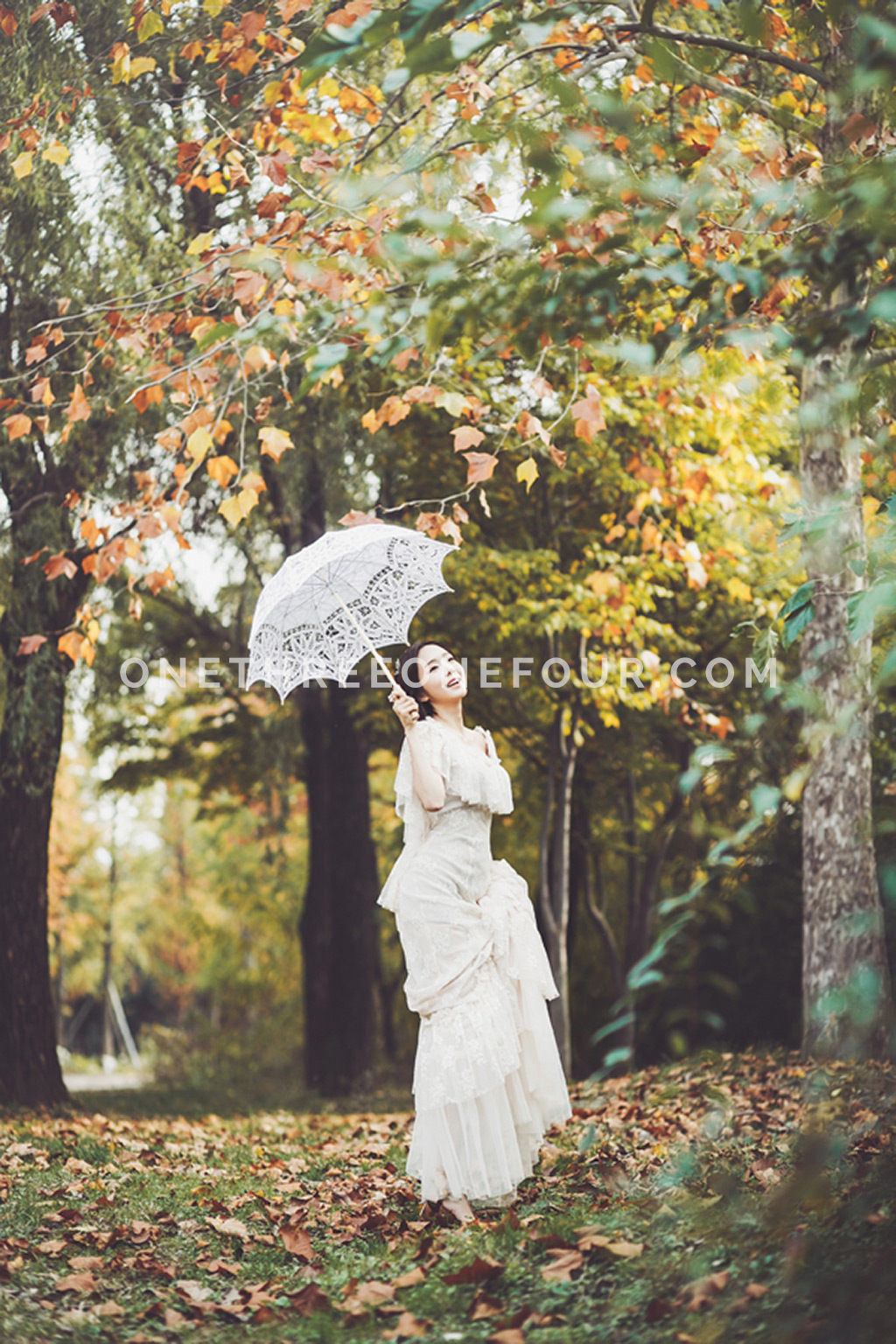 Korean Wedding Photos: Outdoor by SUM Studio on OneThreeOneFour 6
