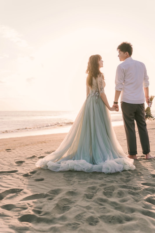 Taiwan Outdoor Pre-Wedding Photoshoot At The Forest And Beach  by Star  on OneThreeOneFour 12