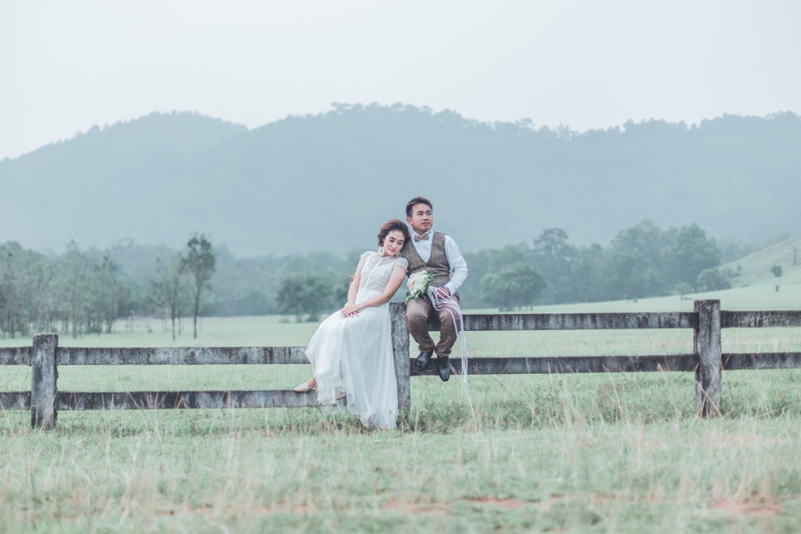 Thailand Bangkok Pre-Wedding Photoshoot At Lush Grass Fields  by Por  on OneThreeOneFour 11
