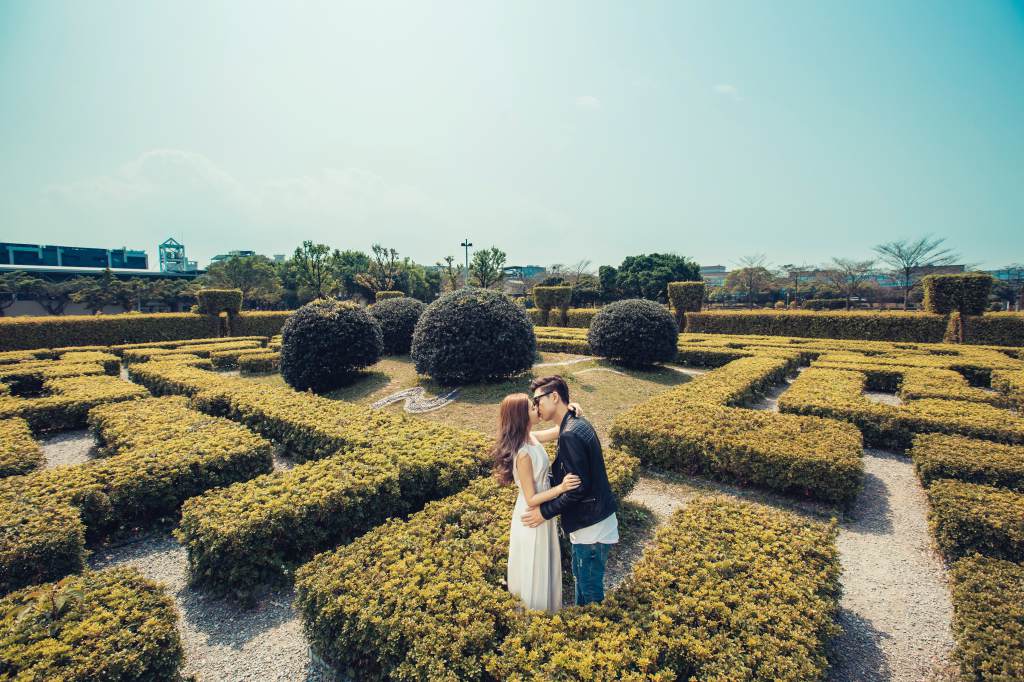 Taiwan Pre-Wedding Photograher: Garden And Cafe Theme Pre-Wedding Photoshoot  by Doukou  on OneThreeOneFour 0