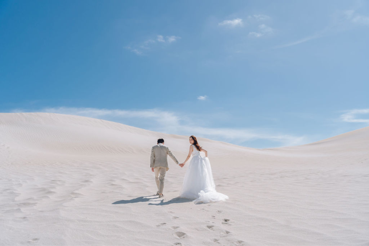 珀斯婚前拍攝：在蘭斯林沙丘、萬羅松樹林，及海灘觀賞日落 by Rebecca on OneThreeOneFour 8
