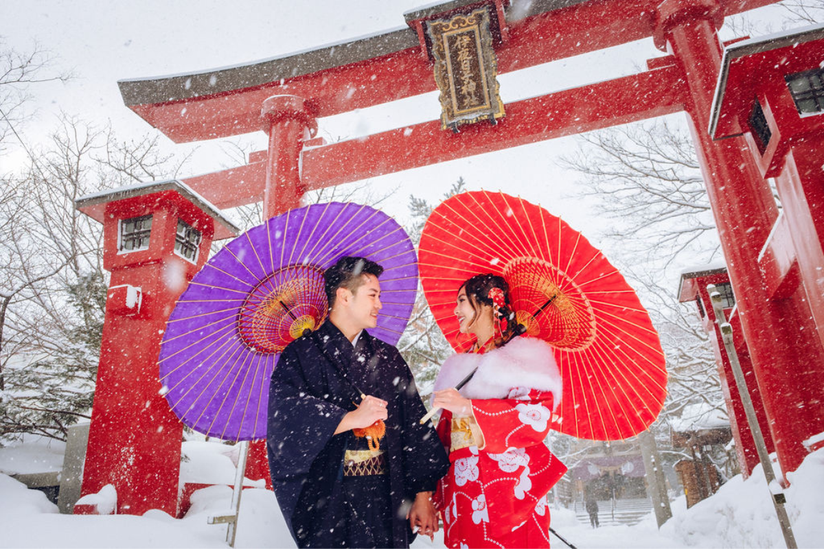 Hokkaido Street Style Kimono Prewedding Photoshoot At Shopping Street And Iyahiko shrine In Winter by Kuma on OneThreeOneFour 16
