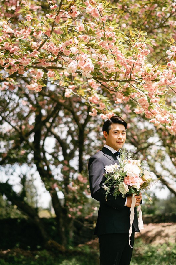 Korea Outdoor Pre-Wedding Photoshoot At Jeju Island During Spring by Gamsung  on OneThreeOneFour 6